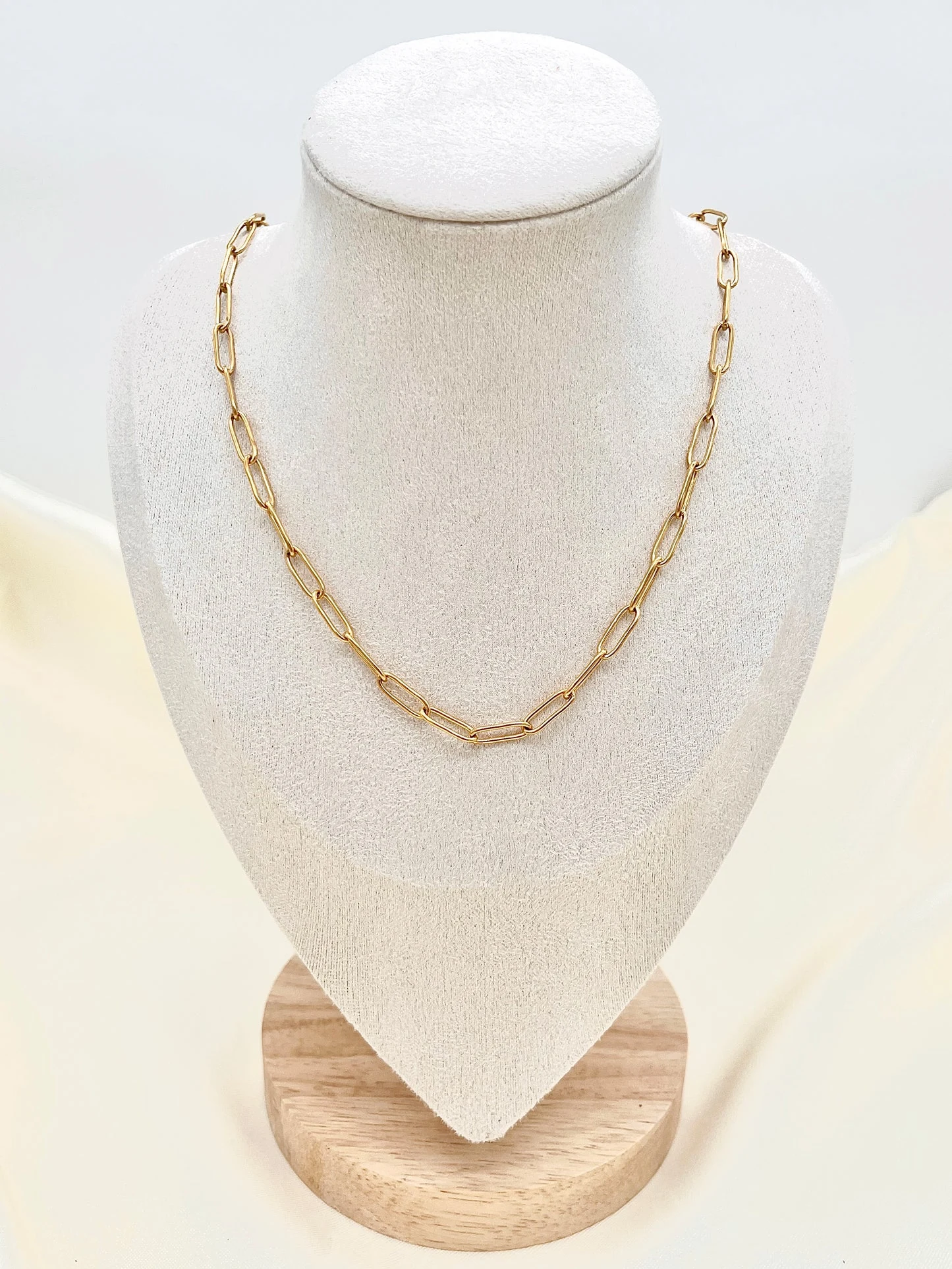 Collier doré chaîne à breloques