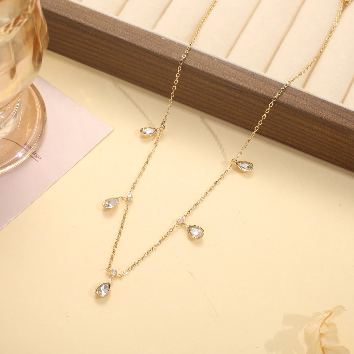 Collier ras-du-cou à strass colorés - Image 4