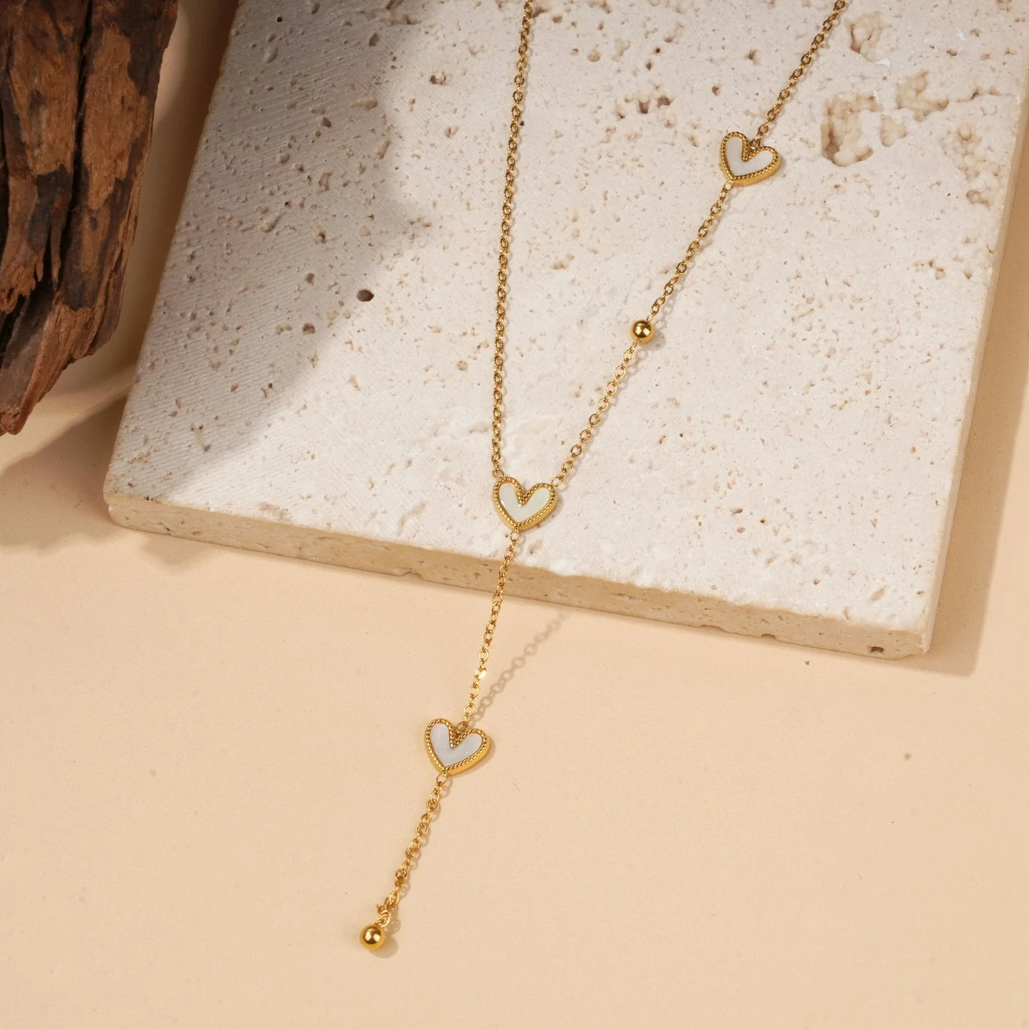 Collier en Y à cœurs nacrés