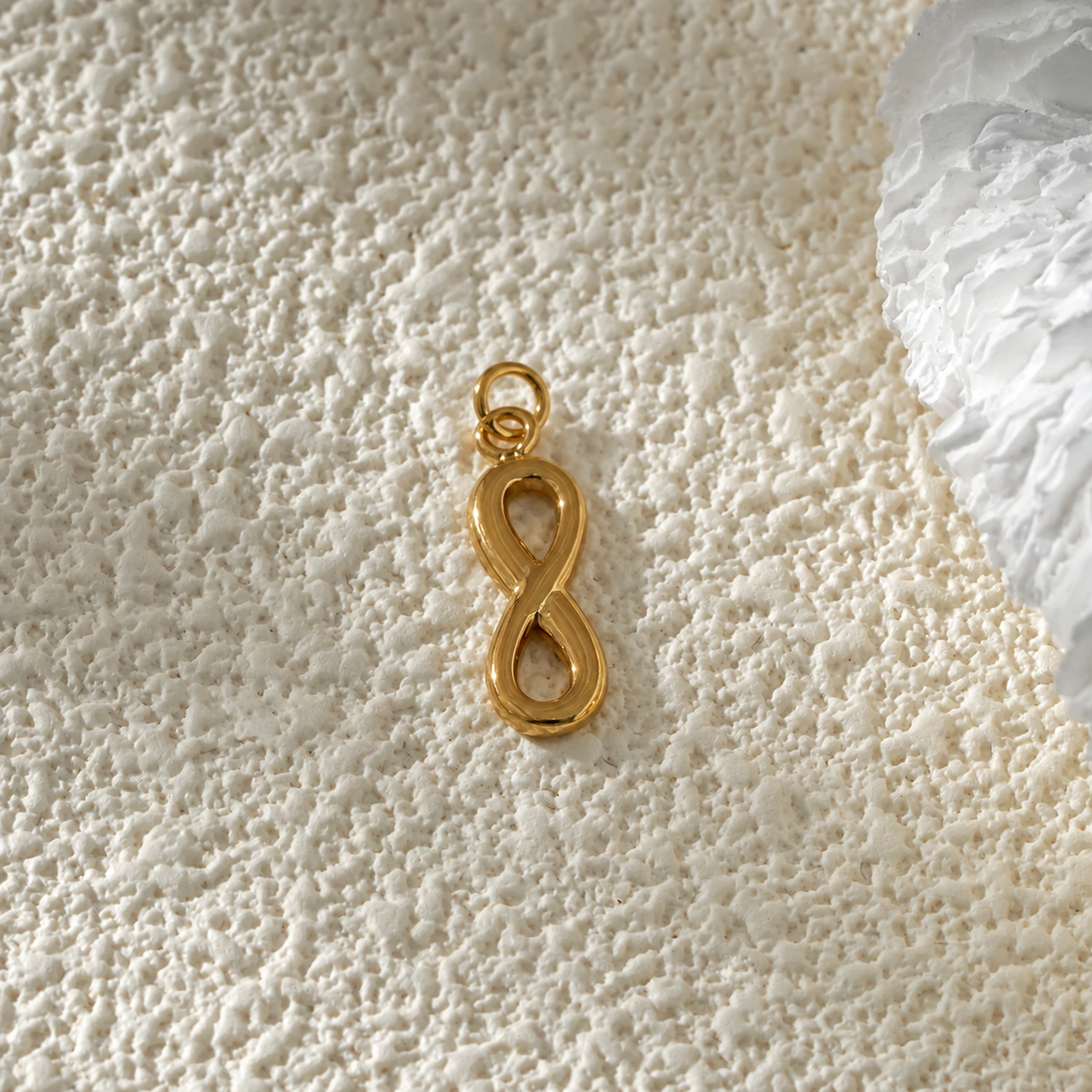 Pendentif infini doré
