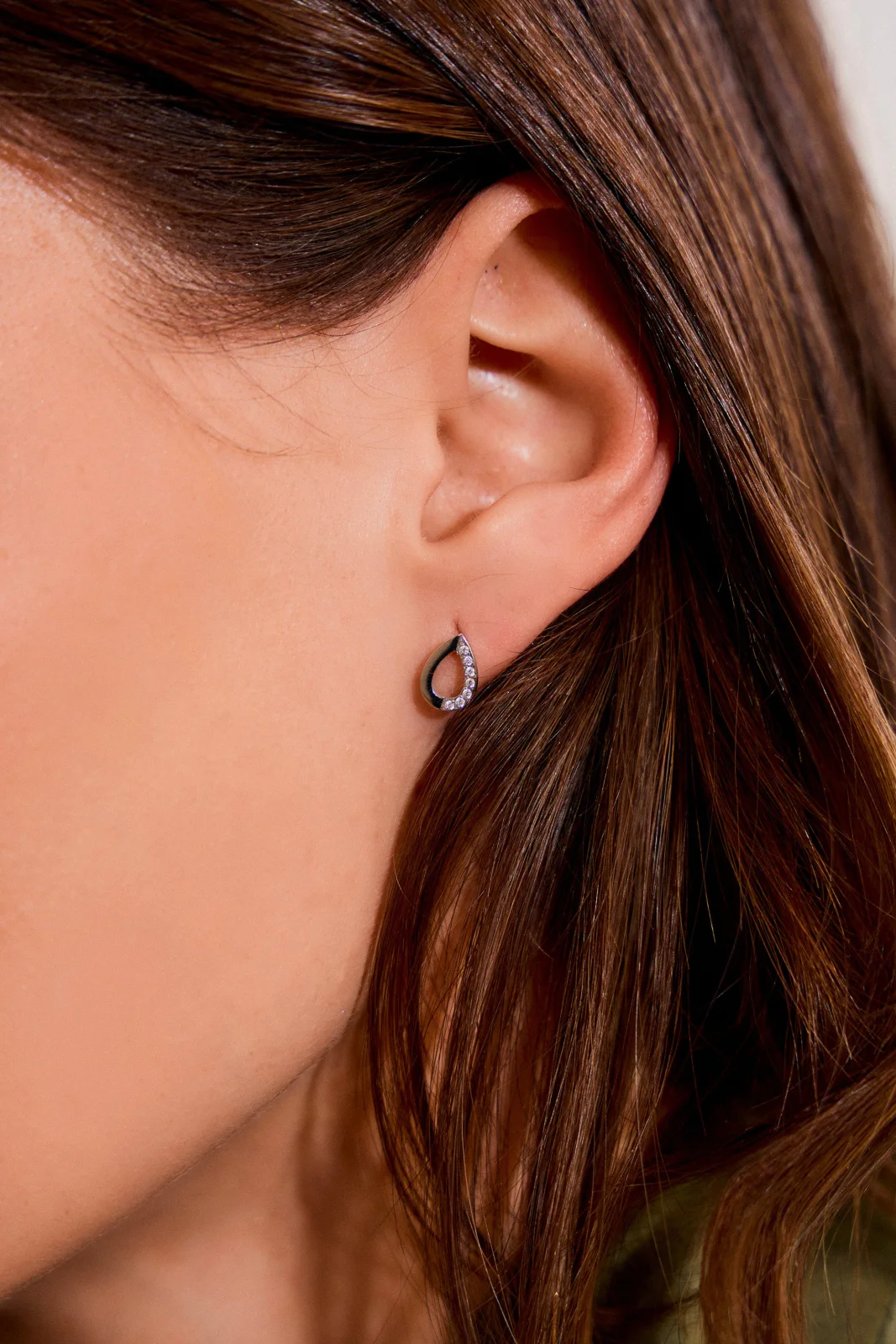 Boucles d'Oreilles Anneaux Gouttes Incrustés de Strass - Image 12