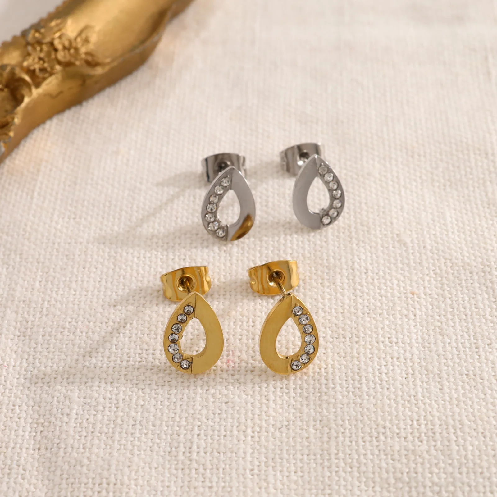 Boucles d'Oreilles Anneaux Gouttes Incrustés de Strass - Image 13