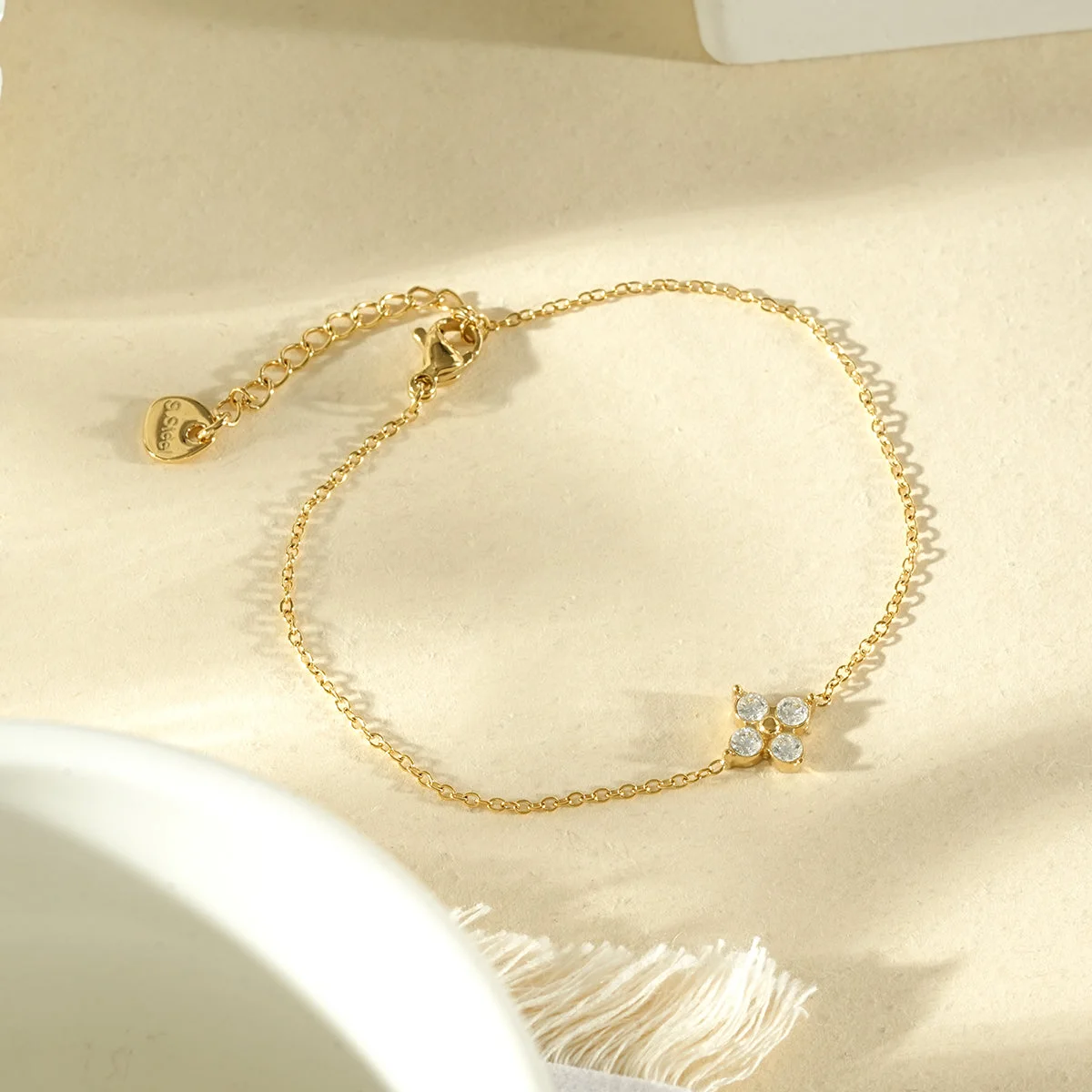 Bracelet chaîne fine trèfle sertie - Image 4