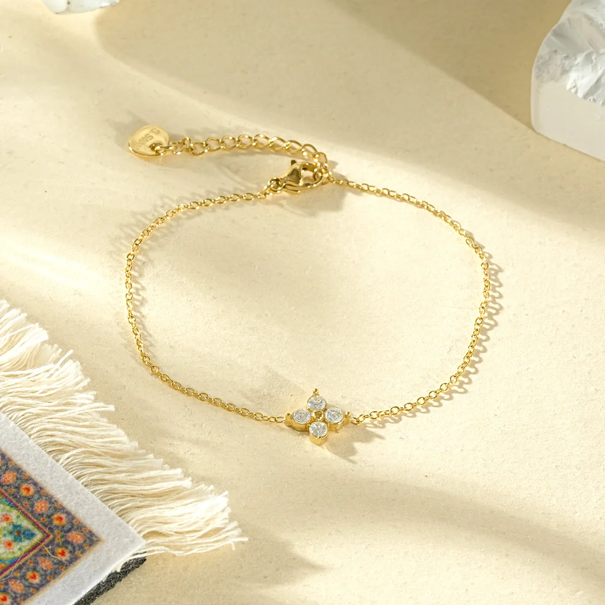 Bracelet chaîne fine trèfle sertie - Image 5