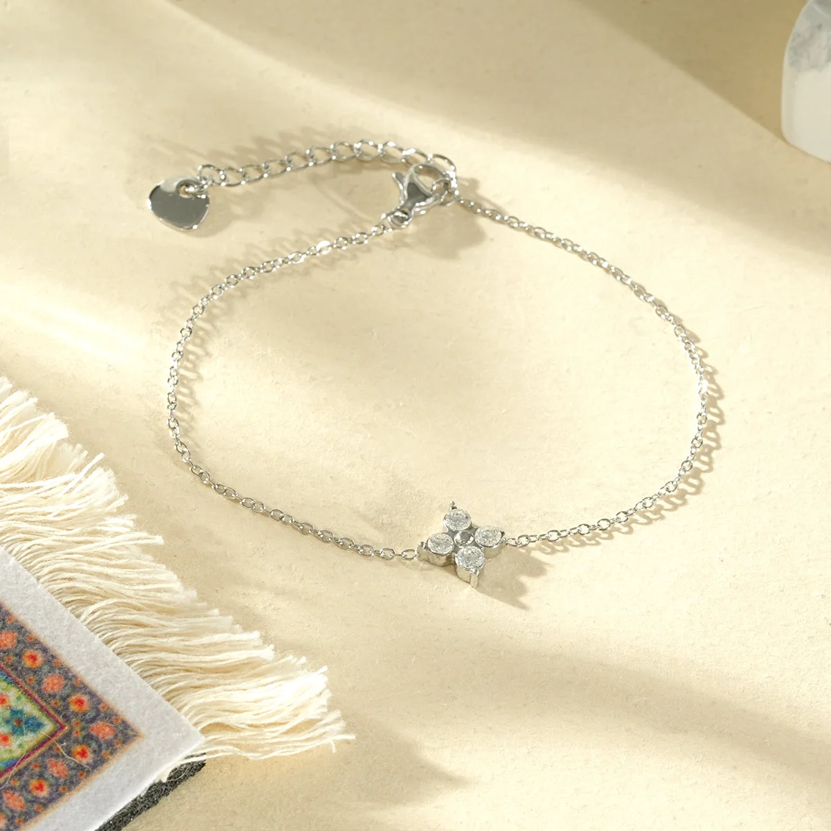 Bracelet chaîne fine trèfle sertie - Image 7