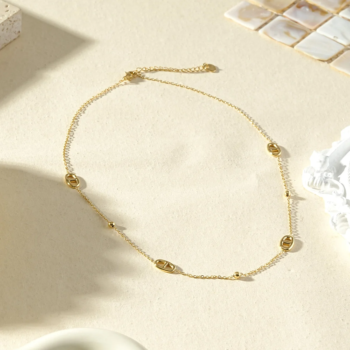 Collier chaîne maillon marine et perles - Image 4