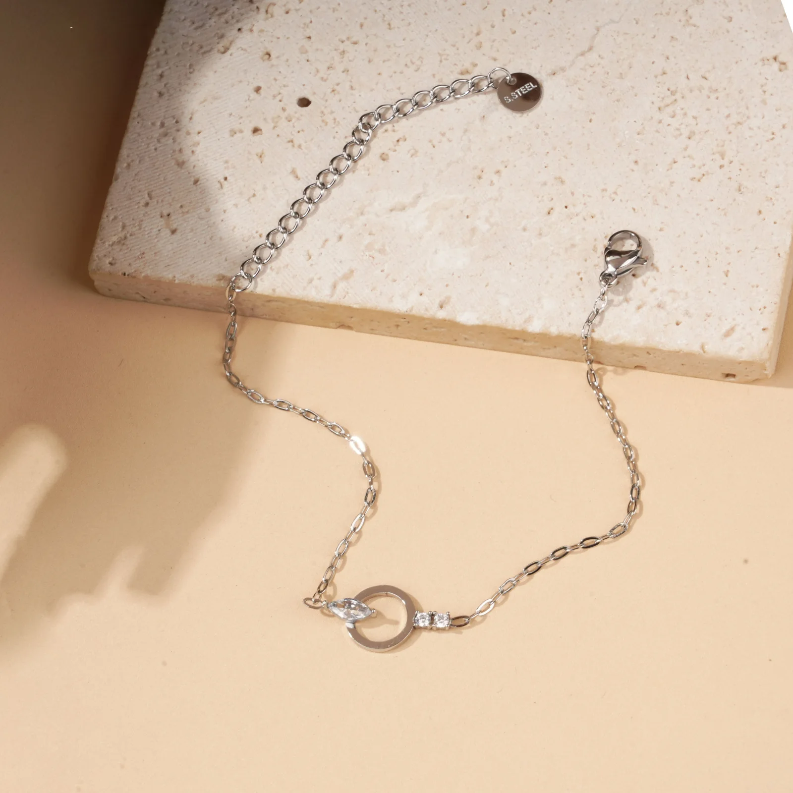 Bracelet chaîne fine anneau et oxyde de zirconium - Image 5
