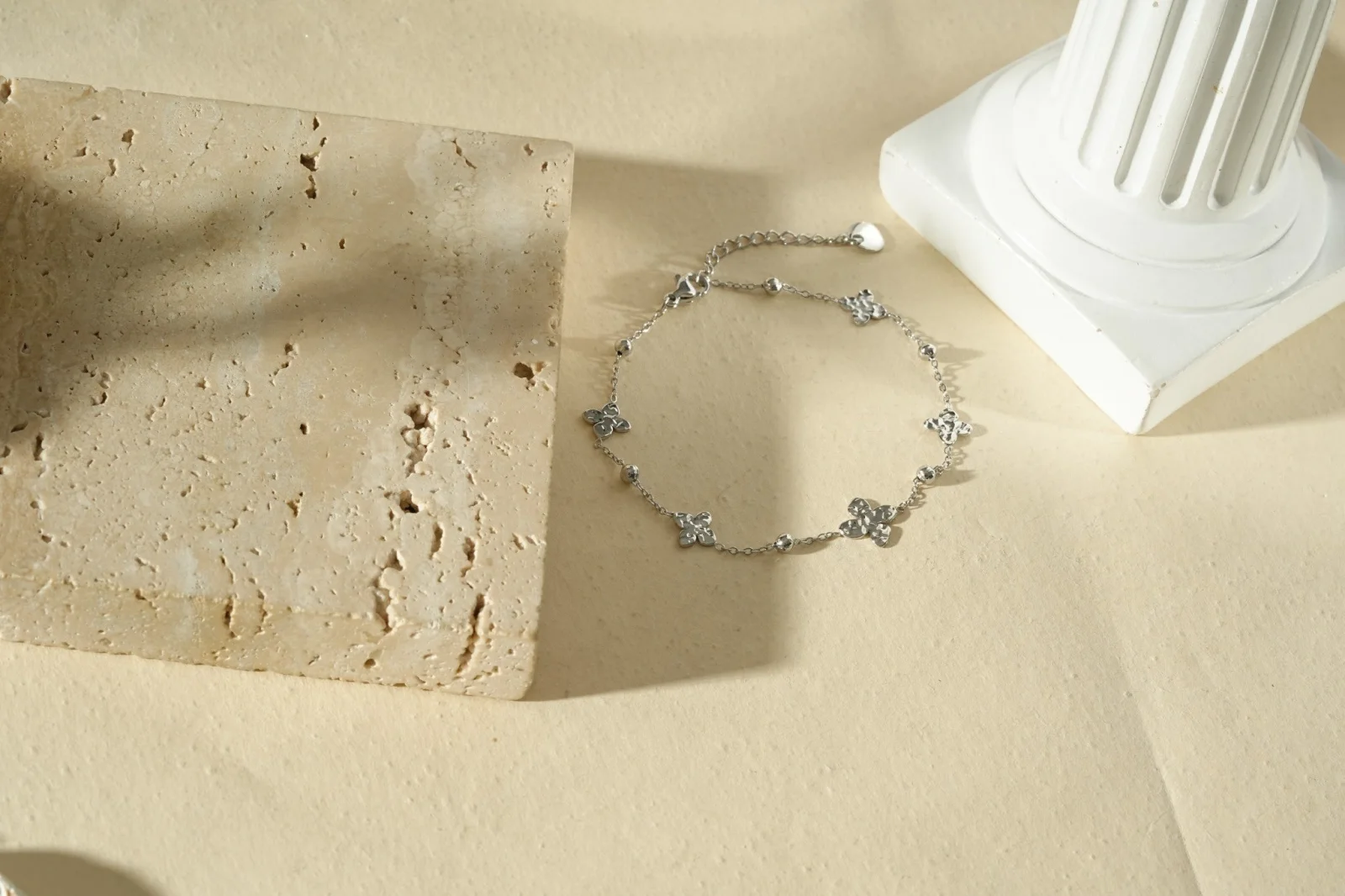 Bracelet fin fleurs martélés - Image 4