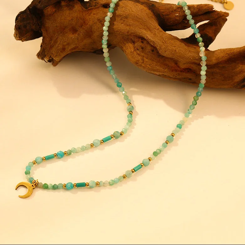 Collier en pierres naturelles bleues (amazonite) avec pendentif lune