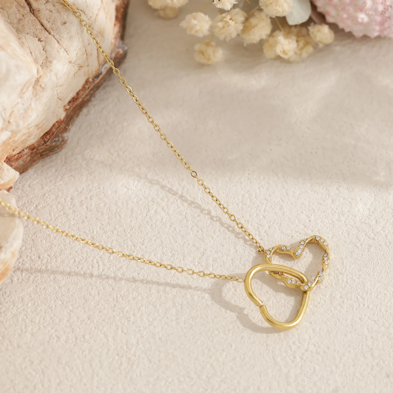 Collier double cœurs entrelacés - Image 2