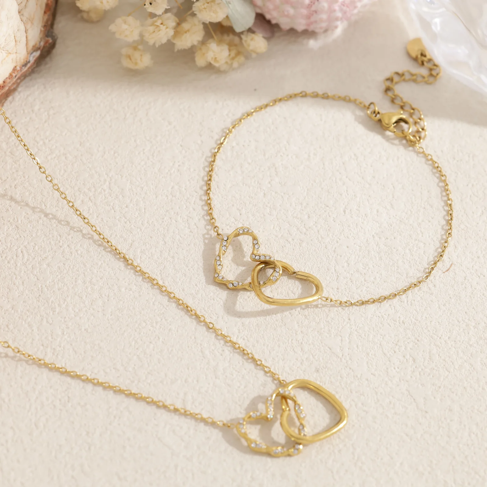 Collier double cœurs entrelacés - Image 4