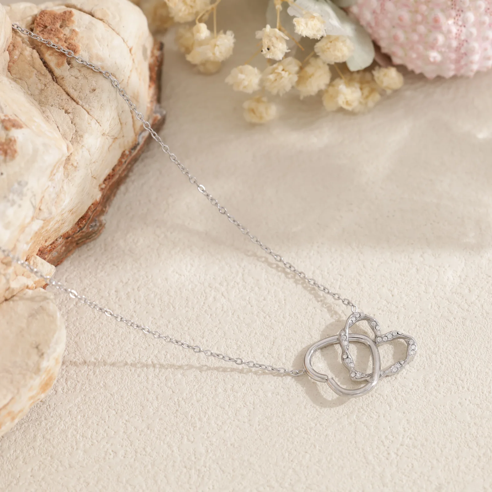 Collier double cœurs entrelacés - Image 5